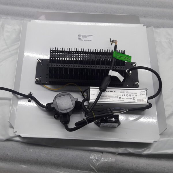 AT-RKCシリーズ LEDリトロフィットキット | 高効率160lm/W IP66/IK08 20W-100W 街路灯置き換え用 耐久アルミダイキャスト - Antslit